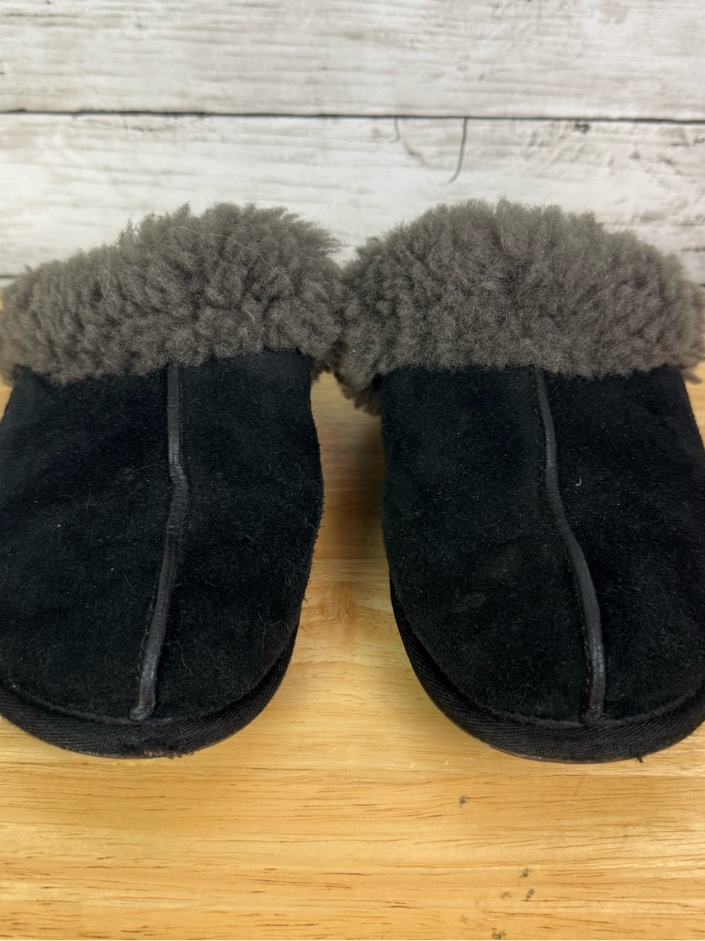 UGG Scuffette II slippers in black suede Size 9